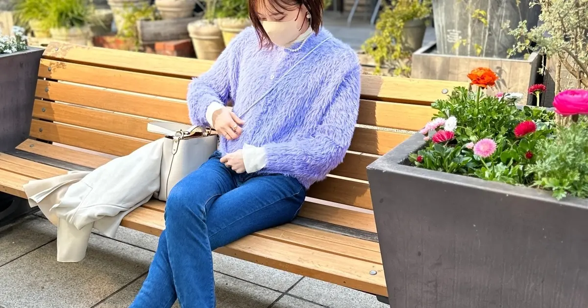 GU】パープルカラーのきれい色ニットで冬コーデのマンネリ解消