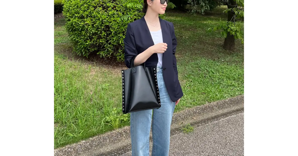 【ｔａｏ】シンプルなスタイルに映えるスタッズ付トートバッグ♡
