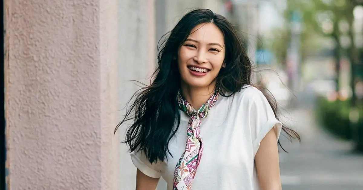 ✨大政絢さん着用✨ 美品 PELLICO リネン サンダル 定価¥48,000 大政絢が着る！ コンパクト白Tシャツの今夏推したい働く