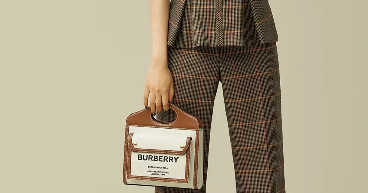 バーバリー♦セール 現地価格 数量限定 完売必至 READY STOCK✓ • Burberry • M • CONDITION 9.5/10 👕VGC