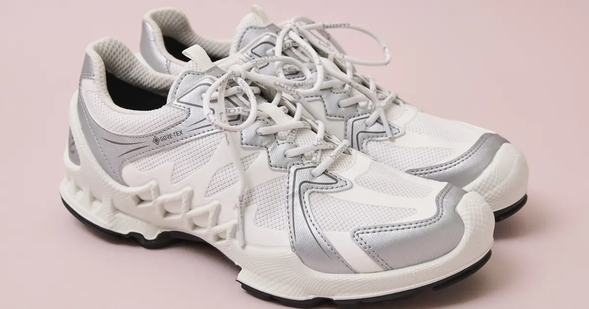ECCO GORE-TEX ホワイトスニーカー d78c8d23-aa9f-477a-bd7f-