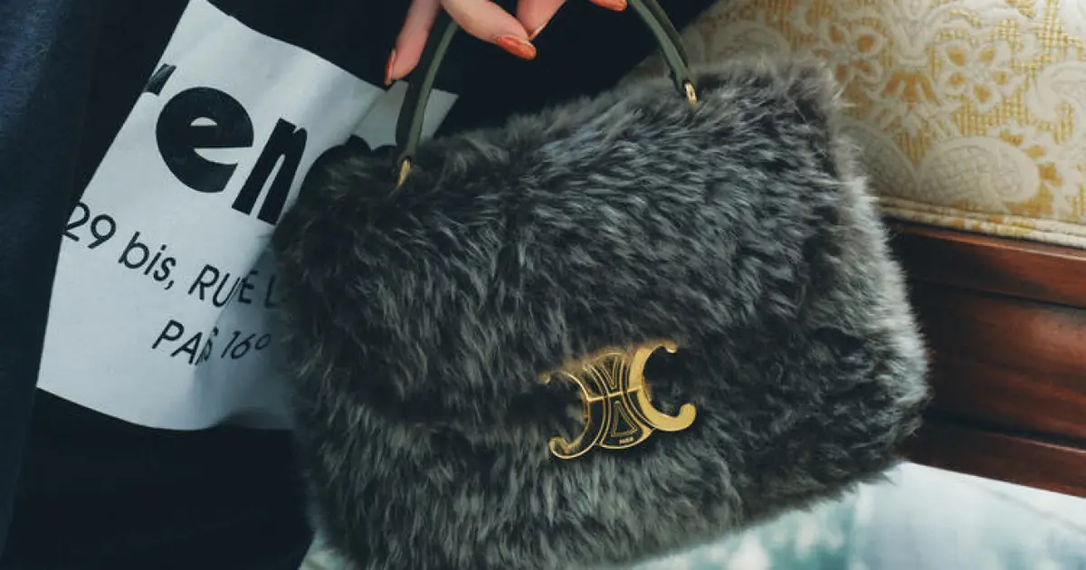 CELINE（セリーヌ）】貴島明日香が選ぶ“一生もの”ミニバッグ。上品さが