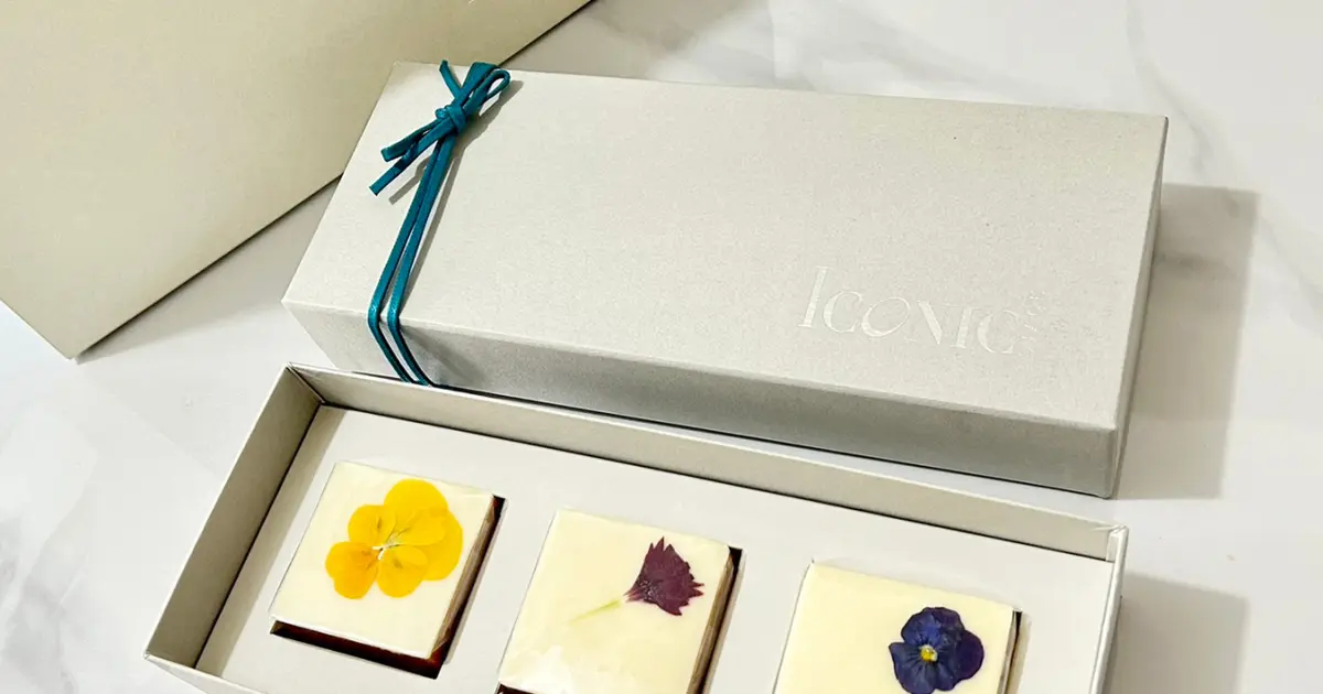 褒められ手土産♡ICONIC stageのフラワーキューブケーキ｜＠BAILA 