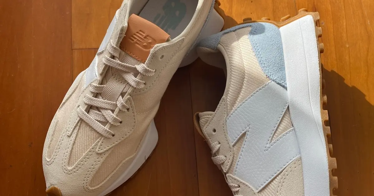 気づけば週5、はいている。ニューバランスのスニーカー「WS327」が通勤