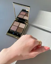 スック アイシャドウ　シグニチャーカラーアイズ 14