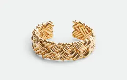 ボッテガ・ヴェネタ　イントレチャート ラージ カフ ブレスレット￥403700