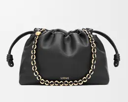 「LOEWE（ロエベ）」のバッグ「フラメンコパース」