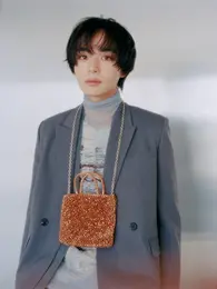 【写真】アンテプリマのバッグやチャームを取り入れた大西流星さんの着こなしに注目_1_2