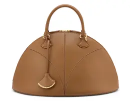 ブルガリ　ディーヴァ ドリーム　バッグ（W35×H22×D18cm）￥529100（ゴートレザー/デザートジャスパー） ※2025年5月発売予定