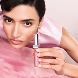 プラダ　バーム グロス　モデルイメージ