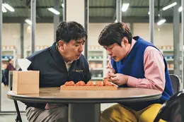 「ガールズ・オン・ザ・バス／彼女たちの大統領選」U-NEXTにて独占配信中