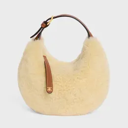 「CELINE（セリーヌ）」のバッグ「ティーン セリーヌ ルル」