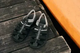 ザ・ノース・フェイス　新作シューズ　　Stratum Glide￥14960