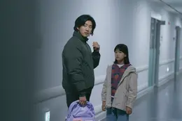 誘拐の日　ミョンジュン（ユン・ゲサン）とロヒ（チョン・ユミ）２ショット