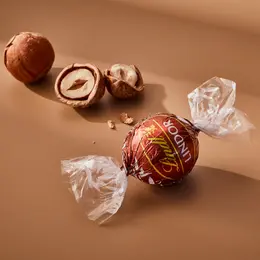 香ばしいカリッとした食感が楽しめる「ヘーゼルナッツ」