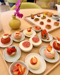 東京エディション銀座　いちご　苺のアフタヌーンティー　ホテル　Sophie　銀座カフェ　ホテルアフタヌーンティー