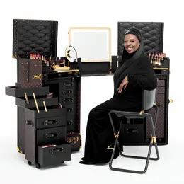 ｢ラ･ボーテ ルイ･ヴィトン｣のクリエイティブ･ディレクターに就任したのは、パット･マクグラス(DBE、デイム･コマンダー)