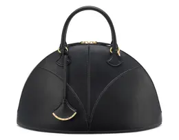 ブルガリ　ディーヴァ ドリーム　バッグ（W35×H22×D18cm）￥529100（ゴートレザー/ブラック） ※2025年5月発売予定