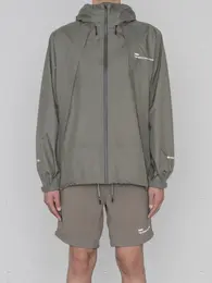 「ザ・ノース・フェイス」と「ハイク」のコラボ　GTX Trail Jacket（Mens/Womens）カーキ