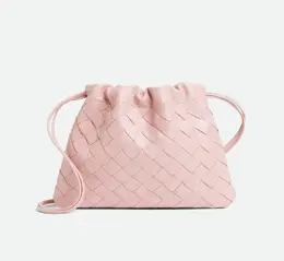 「Bottega Veneta（ボッテガ・ヴェネタ）」のバッグ「スモール ダストバッグ」