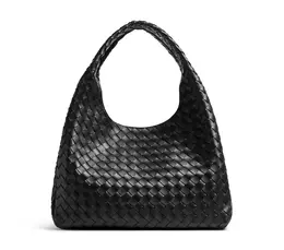 ボッテガ・ヴェネタ　新作トートバッグ“カンパーナ”　黒　ミディアム