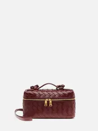 ボッテガ・ヴェネタ　新作バッグ“バンバン”　カーフ　ボルドー