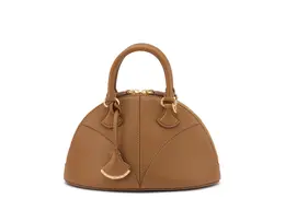 ブルガリ　ディーヴァ ドリーム バッグ（W23×H15×D12cm）￥401500（ゴートレザー/デザートジャスパー） ※2025年5月発売予定