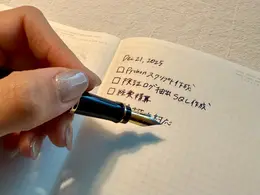 WATERMANの万年筆でTODOリストを書く様子