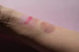 アディクション　ザ リキッドブラッシュ フォギー　色見本