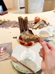 いちごパフェ　カカオのメレンゲ　nib 