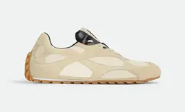 ボッテガ・ヴェネタ　新作スニーカー　メンズ（シーソルト/ブラック）￥137500