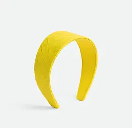 ボッテガ・ヴェネタ　ヘッドバンド￥132000（カラー：サルファー）