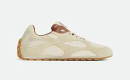 ボッテガ・ヴェネタ　新作スニーカー　ウィメンズ（シーソルト/キャラメル）￥137500　サイド