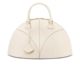 ブルガリ　ディーヴァ ドリーム　バッグ（W35×H22×D18cm）￥529100（ゴートレザー/ペルラホワイト）