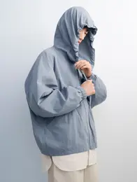 ユニクロユー キービジュアル フーディカット