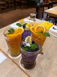 カラフルなドリンクが写っている写真