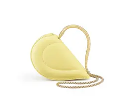 セルペンティ バッグ（W15×H10×D3.5cm）￥337700（2026年4月発売予定）イエロー