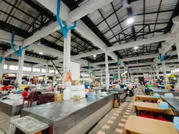 チェンライ　マーケット　フードコート