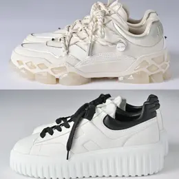 【大人の白スニーカー】通勤や街歩きにも（写真）_1_13