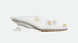 ボッテガ・ヴェネタ　ジェット ミュール￥319000　横からの写真