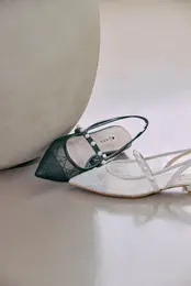 ダイアナ　パールのストラップパンプス