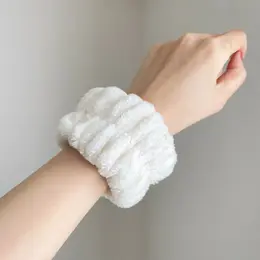 3COINS 吸水アームバンド 装着