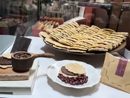 富士見堂 あんこ天米 デパ地下売り場のショーケース