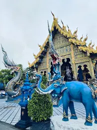 ワットロンスアテン　チェンライ　青　寺