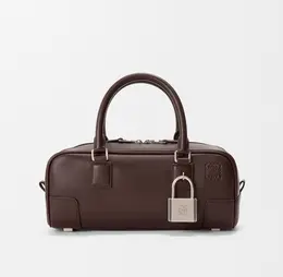 「LOEWE（ロエベ）」のバッグ「アマソナ23 クロップド バッグ」