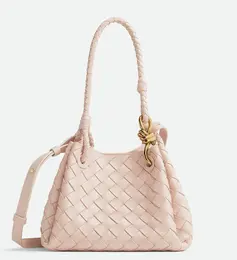 ボッテガ・ヴェネタのハンドバッグ　スモール　パラシュート