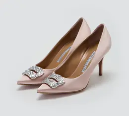 ペリーコバックル付きパンプス