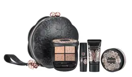 クリスマスコフレ　2025　コスメデコルテ　コスメデコルテ　エターナル ブルーム　コレクション ￥9350（2025年11月1日限定発売） セット内容：スキンシャドウ デザイニング パレット ETERNAL BLOOM 08　brilliance blink、ルージュデコルテ　クリームグロウ ETERNAL BLOOM 26G　blooming kiss、ロージー グロウライザー ＋ ETERNAL BLOOM SPF15/PA++ 20mL、ルース パウダー ETERNAL BLOOM イルミネイトツヤ 09　crystal flake 5g、オリジナルポーチ（サイズ：約W160×H160×D30mm） ＊店頭予約受付中