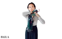 反対側も同じように 上から輪の中に通す