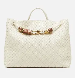 アンディアーモ ペピット　ラージサイズ　ホワイト　ダイスをつけたところ